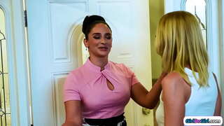 ���ንሽ tits blonde ግምገማ አርቲስት ሆኗል ቅድሚያ tits milfs runaway stepdaughter እና በመስጠት የሚሰጡዋቸውን አሁን የእሷ hairy pussy licked ነው የእሷ stepmom