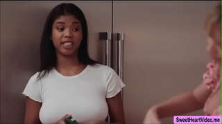 Belle-fille de la Nia Nacci regarder Dana DeArmond lèche sa chatte humide