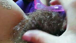 Ħabiba dilettanti bl-hairy rr-oppost mera