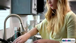 ���ોટા બોબલા સોનેરી વાળ વાળી ઘર આવે શરૂઆતમાં તેના માટે નાની ડિંટ્ડી gf અને તેઓ સાથે ઉજવણી લેસ્બિયન સેક્સ.તેઓ ચુંબન અને આ સુંદર છોકરી મોટા બોબલા વાળી મહિલા છે કિનારવાળું અને તેના facesits