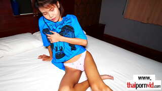 ���្គមស្គាំងហុស្ម័នអាស៊ី bargirl ជិះនៅលើអឺរ៉ុបមួយផ្អៀង