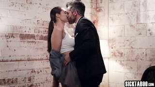 Жыныстық шешесі Белла Ролланд трахнулась сондықтан қатаң және терең, және оған ол ұнады