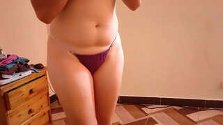 Slutty stepmom fucks dom agus sucks mo bod nuair a thiocfaidh mé abhaile ón staidéar an lá ar fad