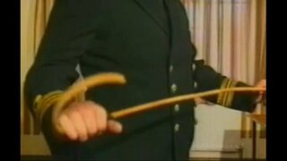 Britanske ženu-mornar udario štapom