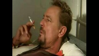 ���ាស់បុរសម្នាក់ប្ដូវ័យក្មេងសាលារៀន