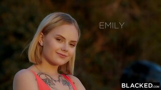 Iswed girl kienet fuq vaganza u riedu għall-kura ruħha għal xi BBC