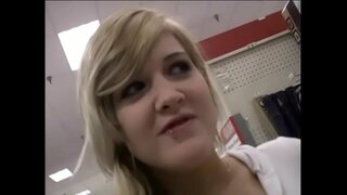 Wera uwha e aroha ana ki te tango i te ure nui i roto i tona mangai Wera uwha e aroha ana ki te tango i te ure nui i roto i tona mangai