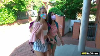 ���ිලී, ඇලෙක්සිස් කරමින් සිටින එක්ක නිදාගත්තා විසින් ස්ටීව් ප්ර