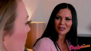 Stiefmoeder Toont Dochter Hoe Hebben Lesbische Seks